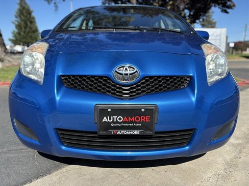 Used 2010 Toyota Yaris 4-Door Hatchback FWD image 3