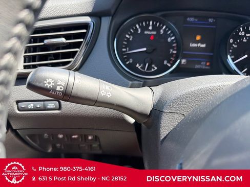 Used 2019 Nissan Rogue SV w/ Premium Package FWD image 24