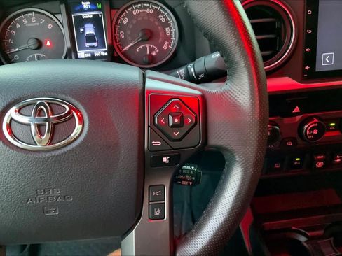 Used 2019 Toyota Tacoma TRD Off-Road w/ Technology Package AWD/4WD image 24