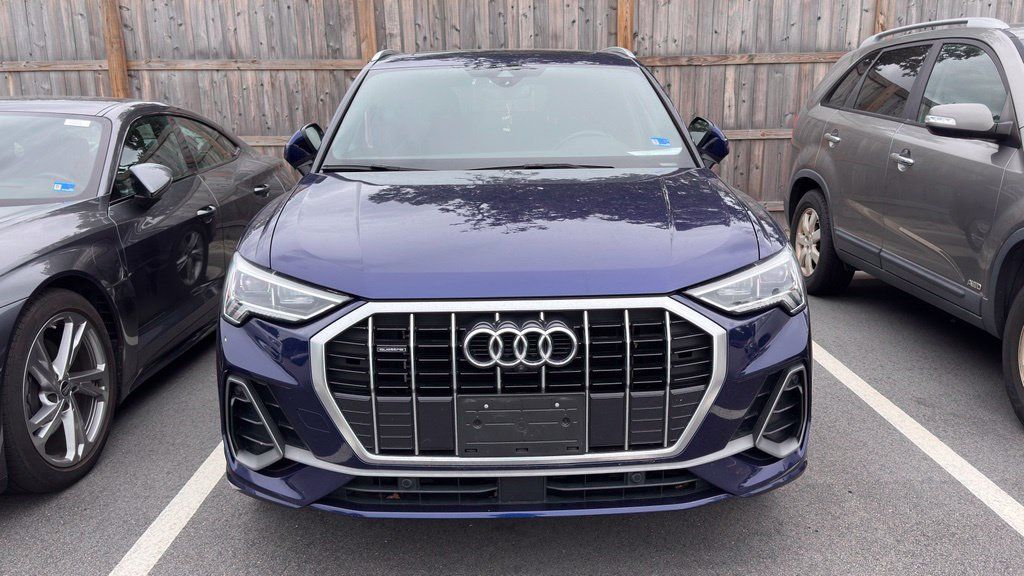 Used 2022 Audi Q3 2.0T Premium Plus w/ Premium Plus Package AWD/4WD image 12
