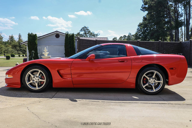 Used 2003 Chevrolet Corvette Coupe w/ Preferred Equipment Group RWD image 14