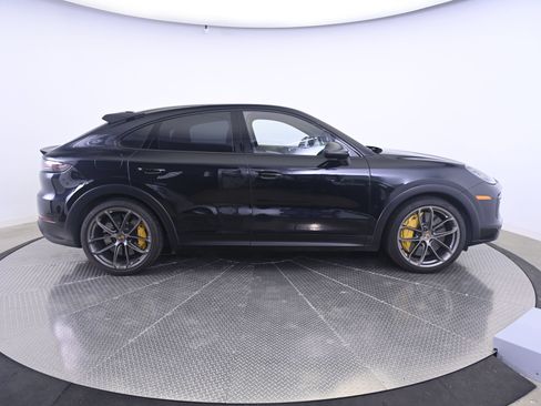 Certified 2022 Porsche Cayenne Turbo GT AWD/4WD image 8