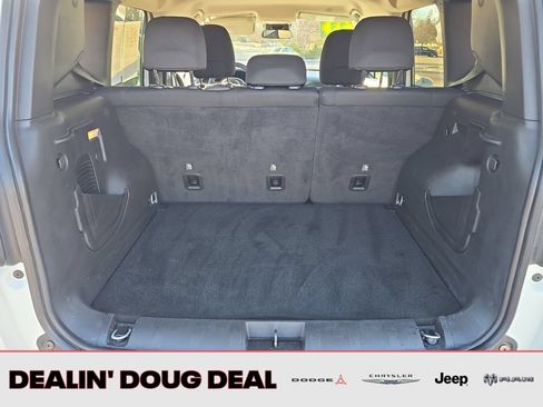 Used 2023 Jeep Renegade Latitude AWD/4WD image 23