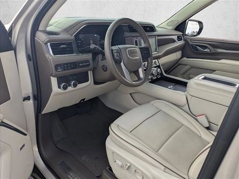 Used 2023 GMC Yukon XL Denali RWD image 9