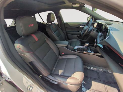 Used 2024 Chevrolet Trax RS w/ Sunroof Package FWD image 36