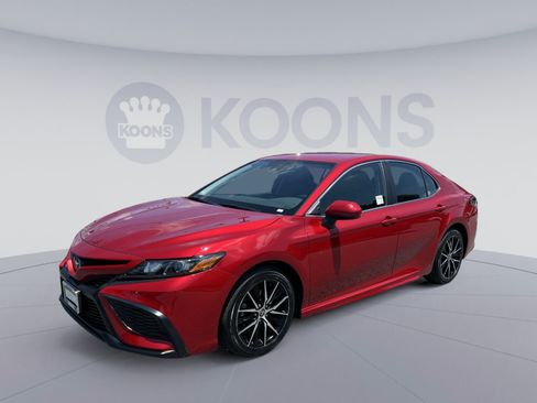 Used 2021 Toyota Camry SE FWD image 1