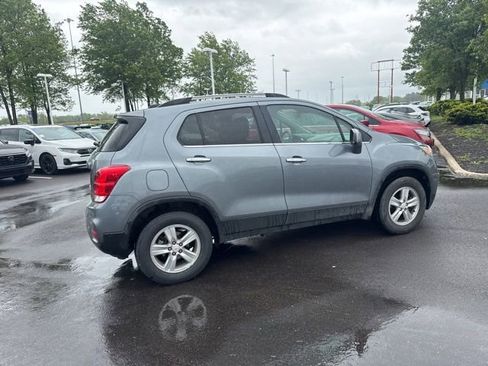 Used 2019 Chevrolet Trax LT w/ LT Convenience Package AWD/4WD image 11