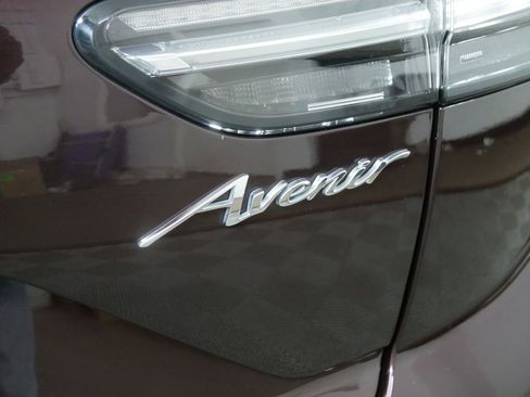 Used 2021 Buick Envision Avenir w/ Technology Package II image 5