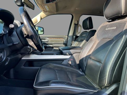 Used 2019 RAM 1500 Laramie AWD/4WD image 15