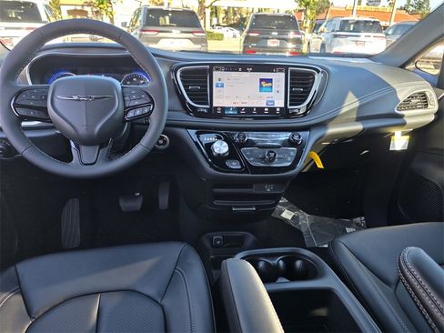 New 2026 Chrysler Pacifica Select w/ S Appearance Package image 11
