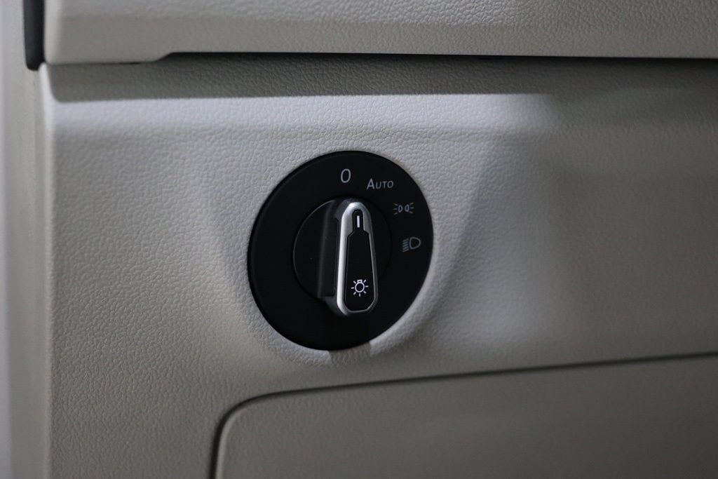 Used 2024 Volkswagen Jetta SE w/ Panoramic Sunroof Package FWD image 20