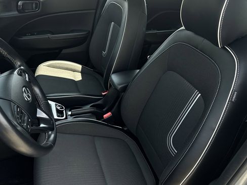 Certified 2022 Hyundai Venue Limited image 14