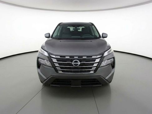 Used 2025 Nissan Rogue SV image 2