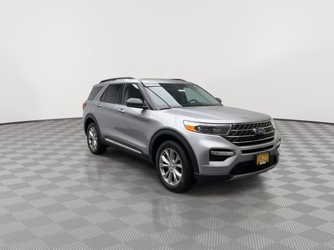 Used 2023 Ford Explorer XLT w/ Equipment Group 202A image 38