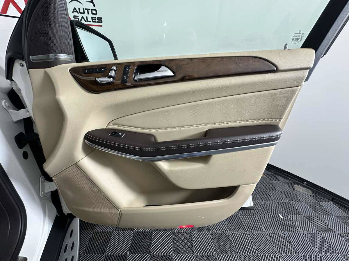 Used 2019 Mercedes-Benz GLS 550 4MATIC w/ Driver Assistance Package image 16