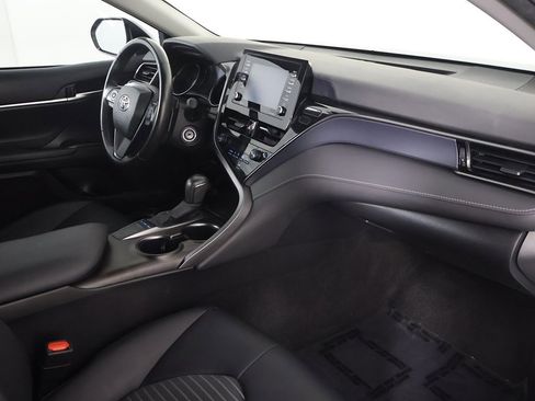 Used 2024 Toyota Camry SE image 25