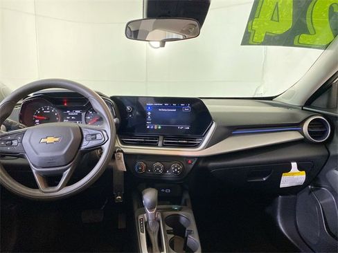 Used 2024 Chevrolet Trax LS w/ LS Convenience Package image 10