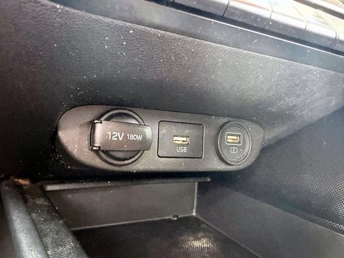 Used 2021 Hyundai Elantra SE FWD image 21