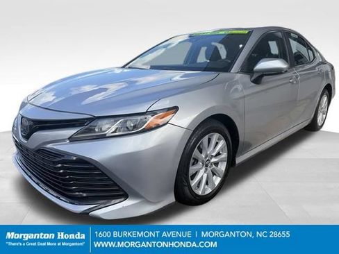 Used 2018 Toyota Camry LE FWD image 3