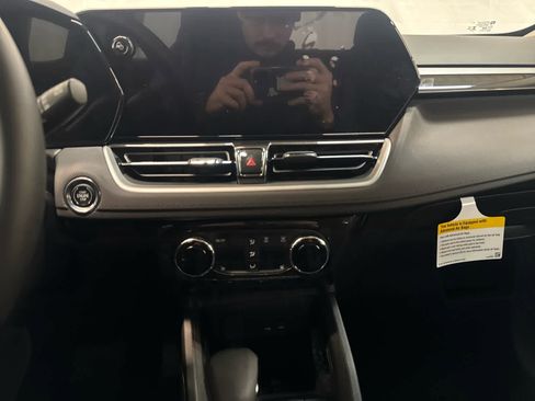 Certified 2025 Chevrolet TrailBlazer LT w/ Convenience Package image 17