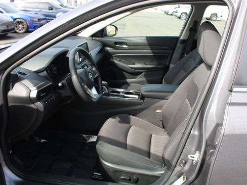 Used 2024 Nissan Altima 2.5 SV image 9