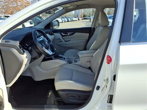 Certified 2022 Nissan Rogue Sport SV w/ Technology Package image 4