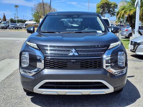 Used 2024 Mitsubishi Outlander SE image 2