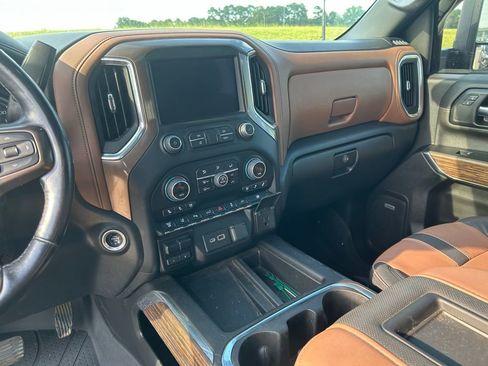 Used 2022 Chevrolet Silverado 2500 High Country AWD/4WD image 14