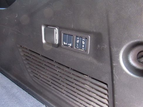 Used 2025 GMC Yukon XL Denali AWD/4WD image 40