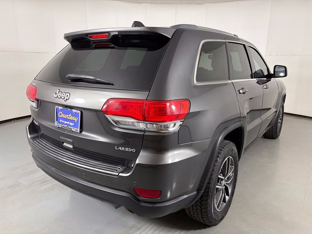 Used 2018 Jeep Grand Cherokee Laredo AWD/4WD image 8