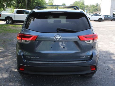 Used 2018 Toyota Highlander XLE AWD/4WD image 6