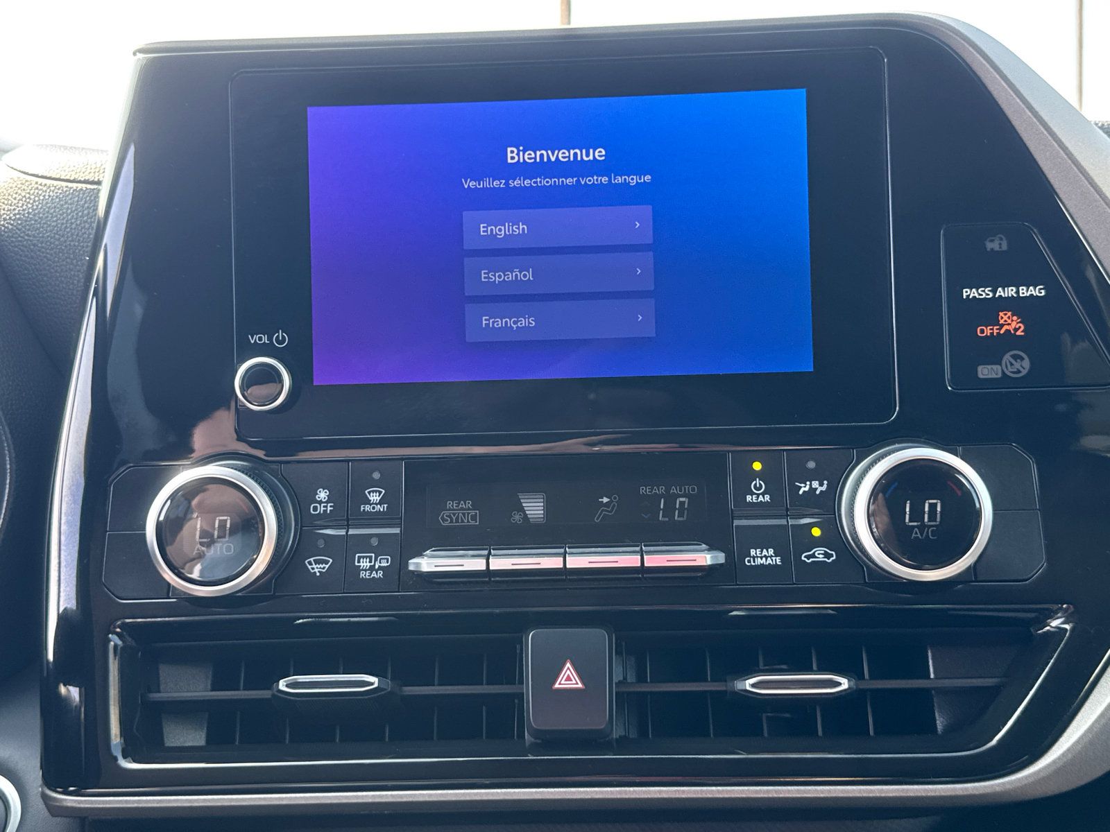 Used 2025 Toyota Highlander LE FWD image 12