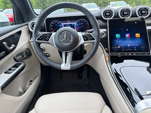 Used 2026 Mercedes-Benz GLC 300 image 2