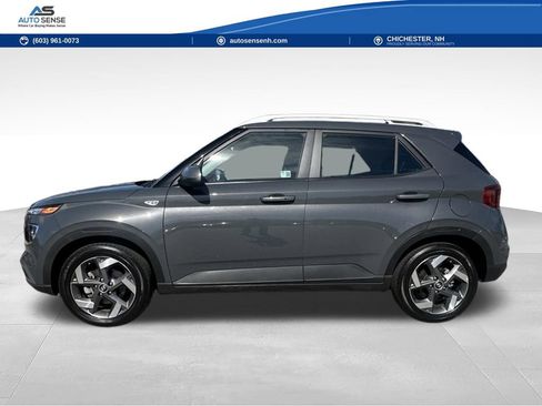 Used 2025 Hyundai Venue SEL FWD image 2