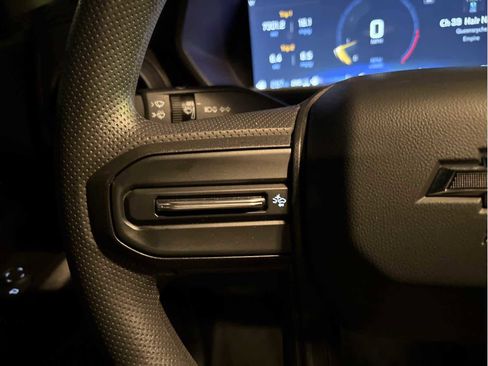 Used 2024 Chevrolet Colorado Trail Boss image 17