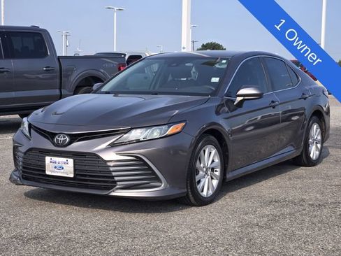 Used 2023 Toyota Camry LE FWD image 3