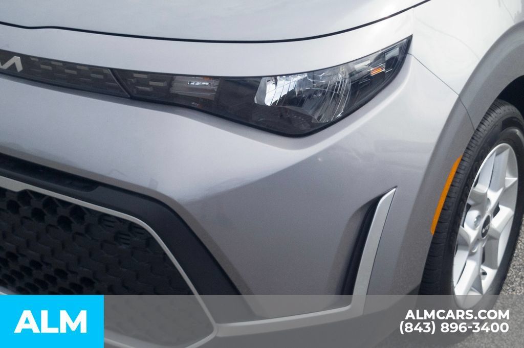 Used 2025 Kia Soul LX w/ LX Technology Package FWD image 11