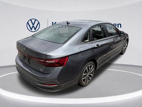 Used 2025 Volkswagen Jetta SE FWD image 4