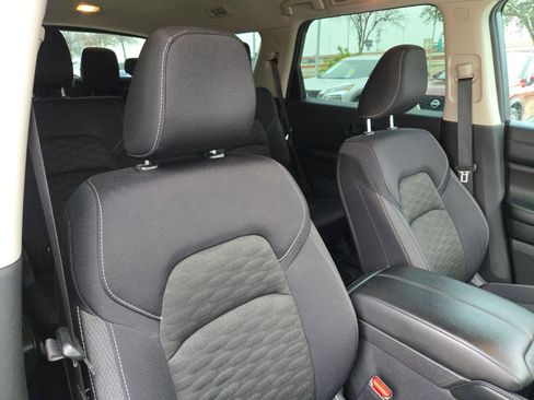 Used 2023 Nissan Pathfinder SV image 33