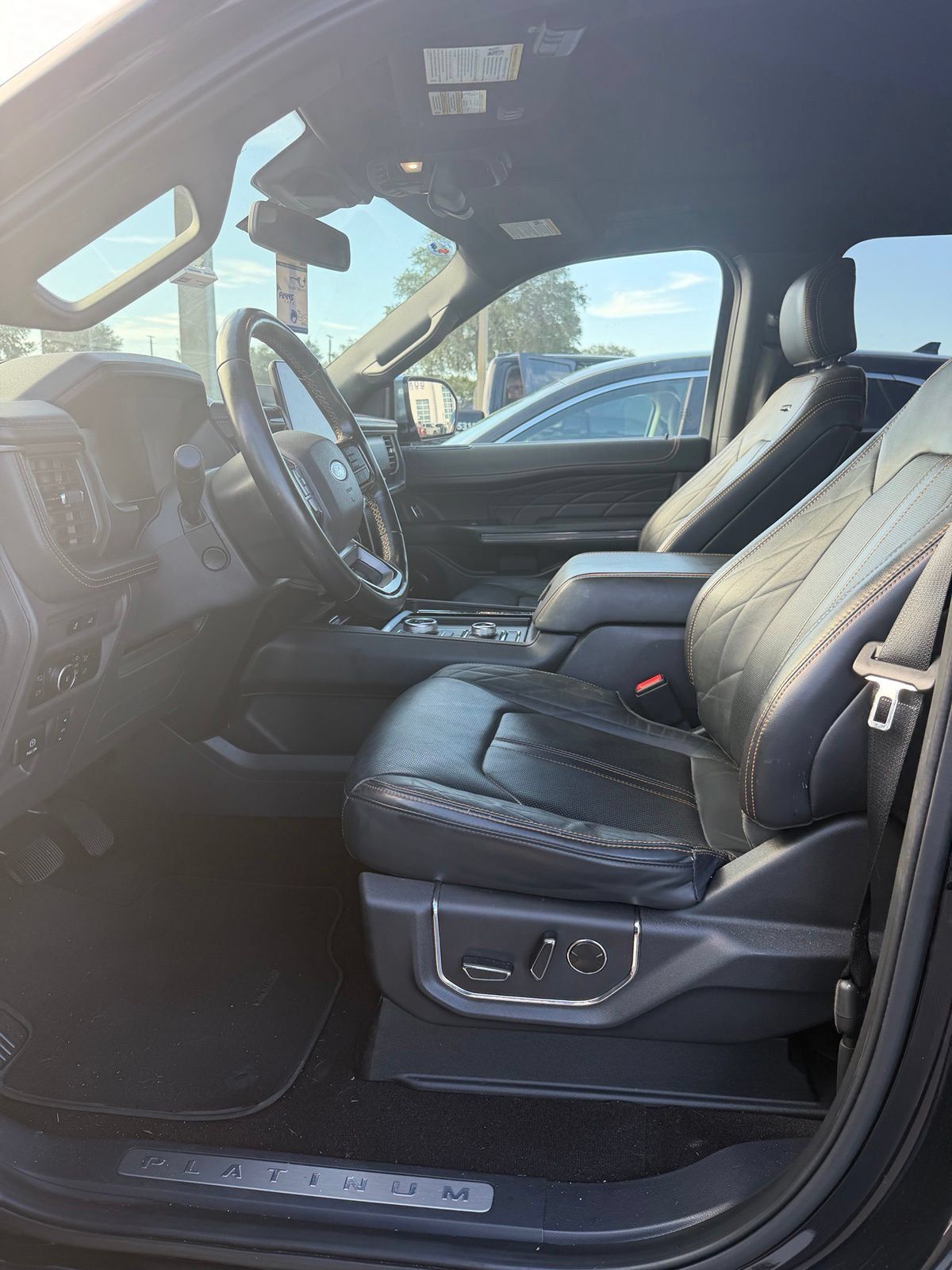 Used 2023 Ford Expedition Max Platinum AWD/4WD image 5