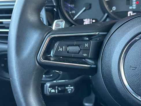 Certified 2025 Porsche Macan AWD/4WD image 26