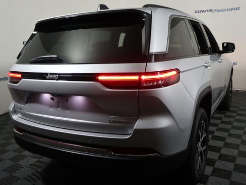 Used 2024 Jeep Grand Cherokee Limited image 6