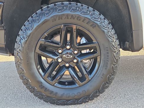 Used 2023 Chevrolet Silverado 1500 ZR2 w/ Technology Package AWD/4WD image 12