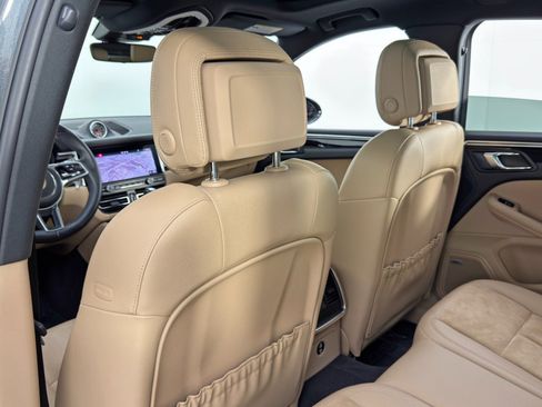 Used 2021 Porsche Macan image 33