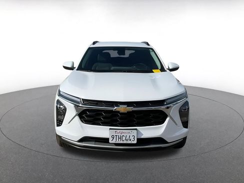 Used 2025 Chevrolet Trax LT image 4