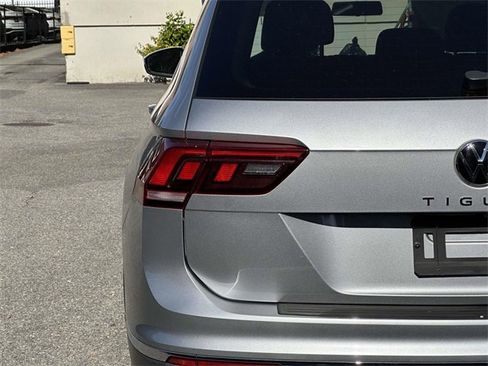 Used 2022 Volkswagen Tiguan S image 11