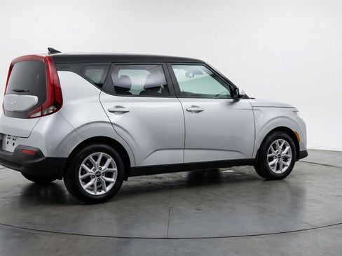 Used 2025 Kia Soul LX w/ LX Technology Package FWD image 9
