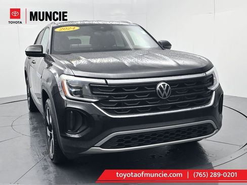 Used 2024 Volkswagen Atlas Cross Sport SE FWD image 1