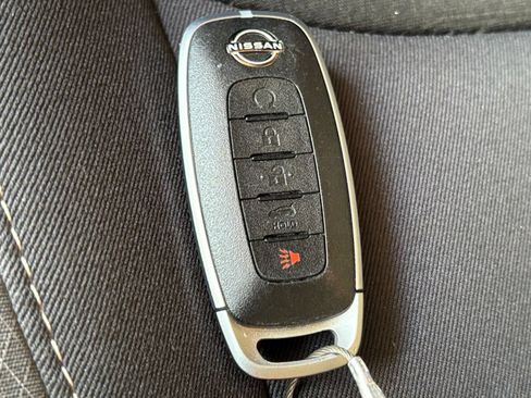 Used 2025 Nissan Pathfinder SV FWD image 27