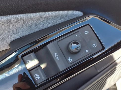 Certified 2023 Volkswagen ID.4 Pro image 17